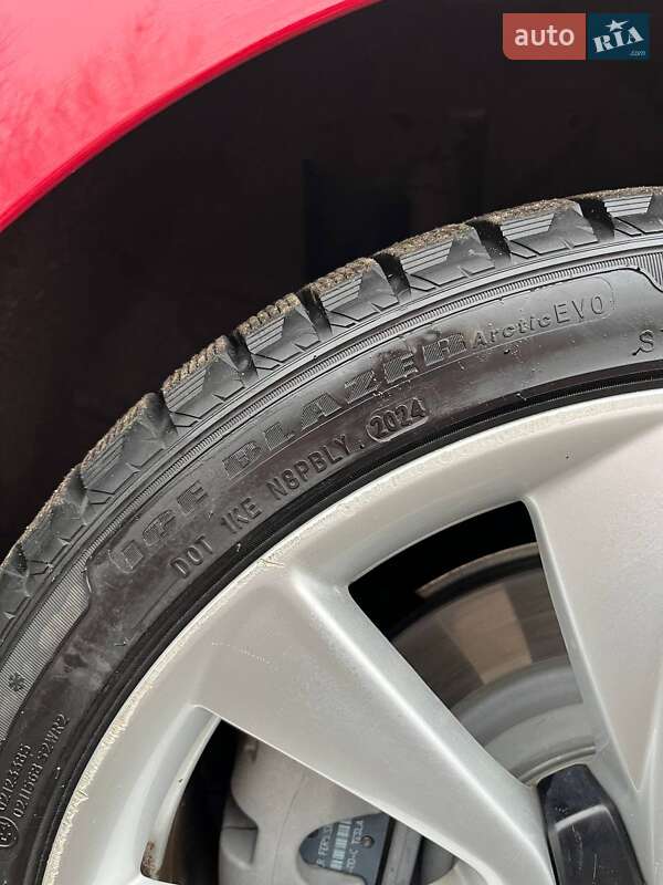 Седан Tesla Model 3 2018 в Ужгороде