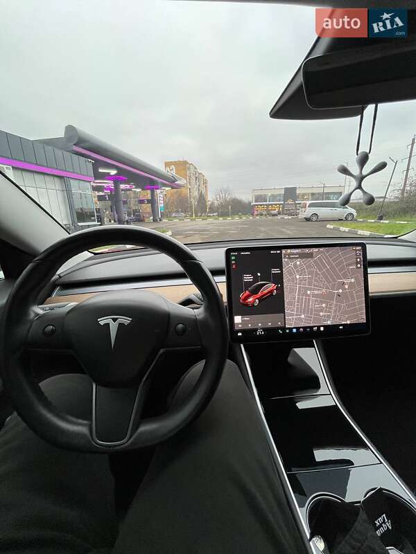 Седан Tesla Model 3 2018 в Ужгороде