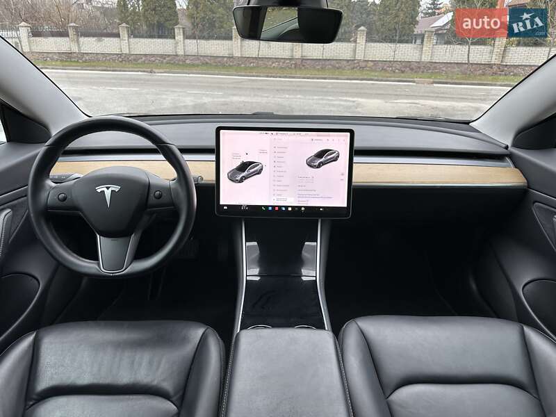Седан Tesla Model 3 2019 в Киеве