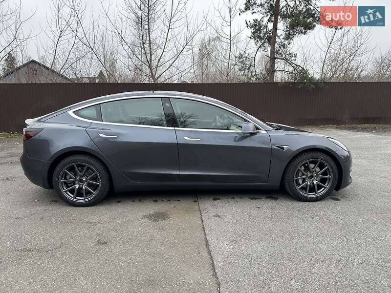 Седан Tesla Model 3 2019 в Киеве