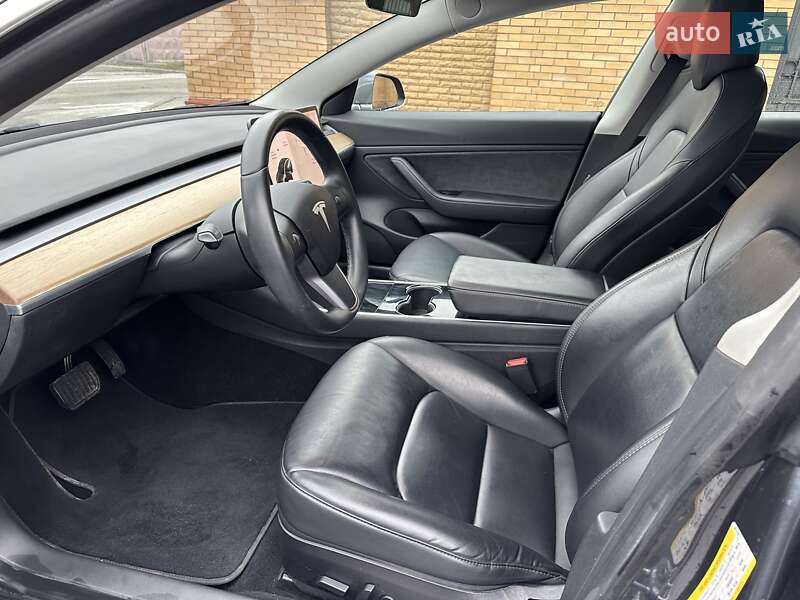 Седан Tesla Model 3 2019 в Киеве