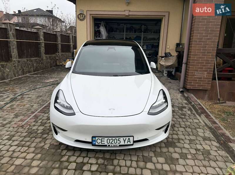 Седан Tesla Model 3 2020 в Черновцах