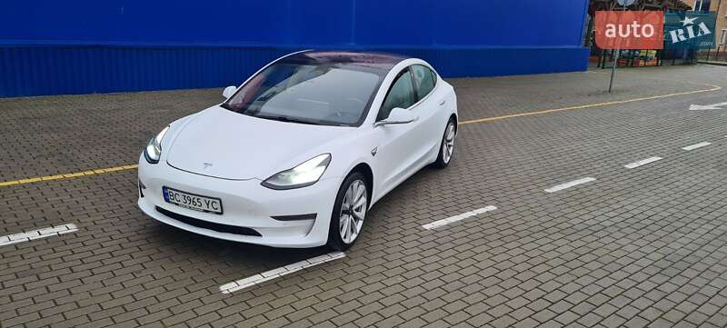 Седан Tesla Model 3 2017 в Нововолынске