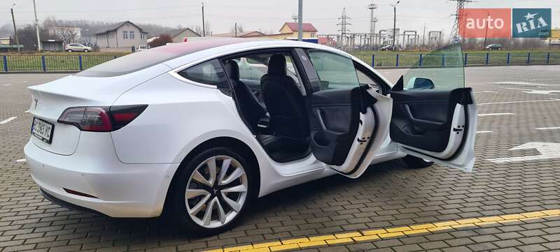 Седан Tesla Model 3 2017 в Нововолынске