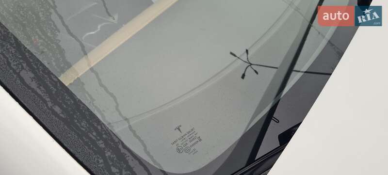 Седан Tesla Model 3 2017 в Нововолынске