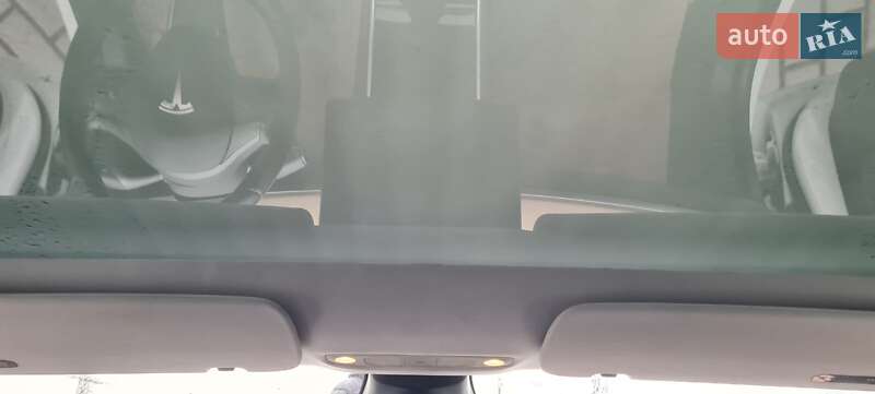 Седан Tesla Model 3 2017 в Нововолынске