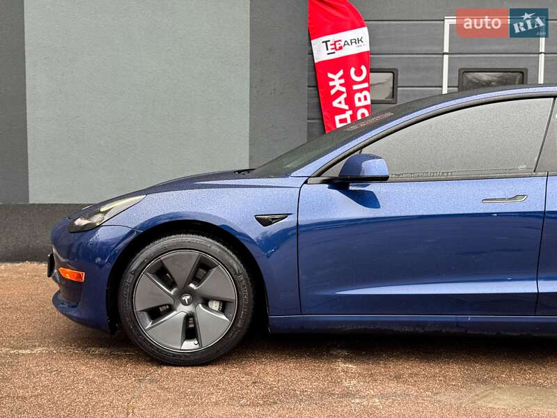Седан Tesla Model 3 2021 в Киеве