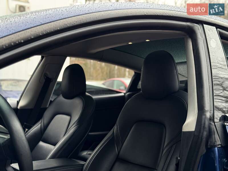 Седан Tesla Model 3 2021 в Киеве