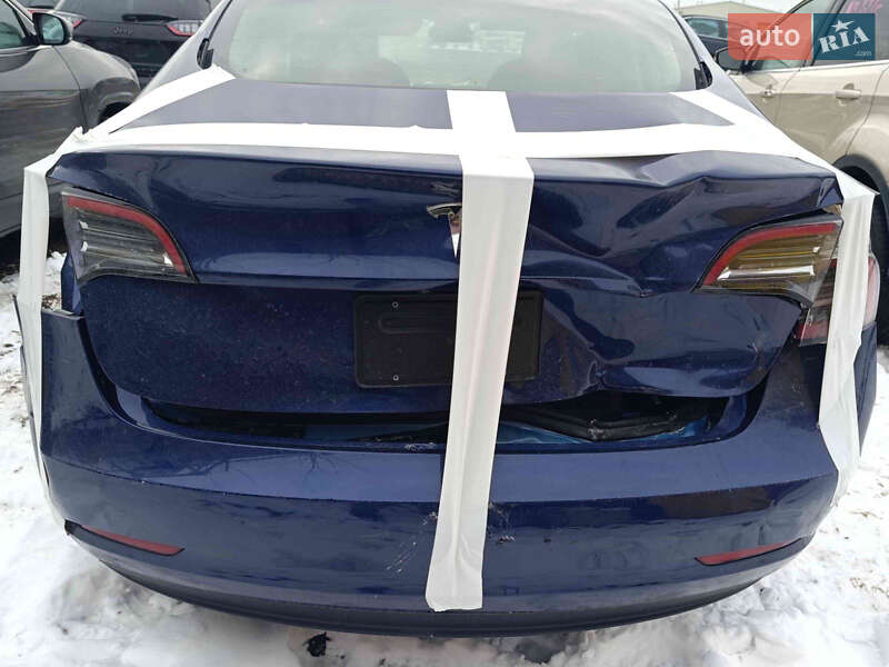 Седан Tesla Model 3 2023 в Львове