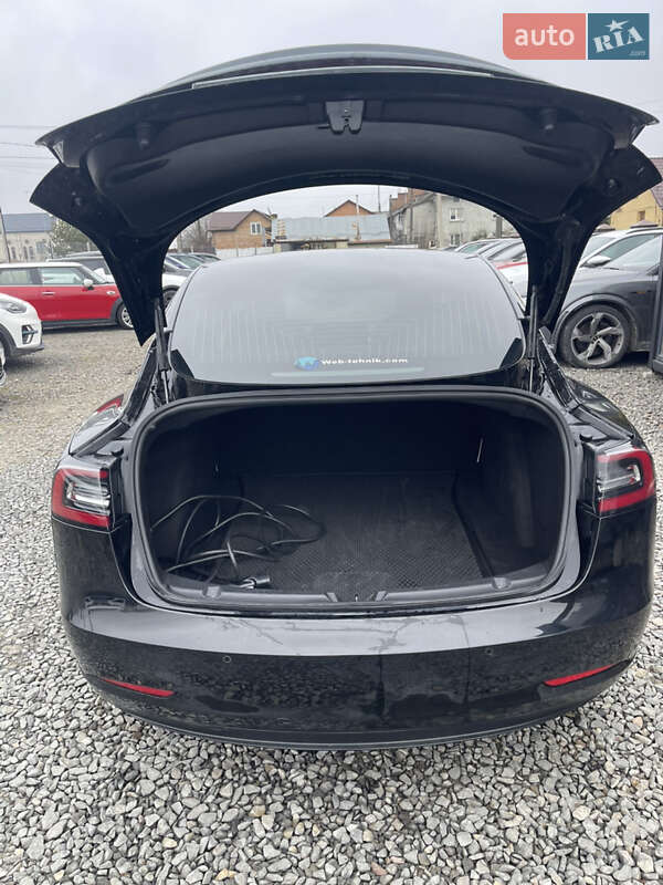 Седан Tesla Model 3 2019 в Львове