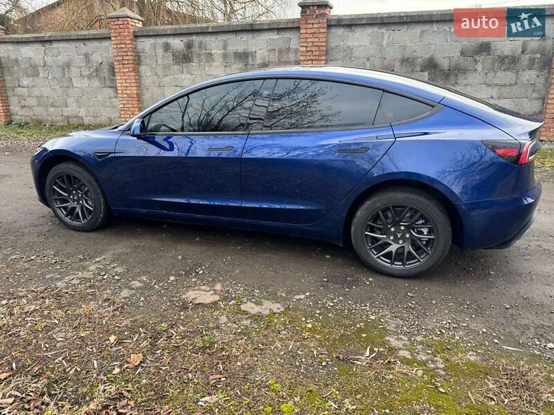 Седан Tesla Model 3 2025 в Львове