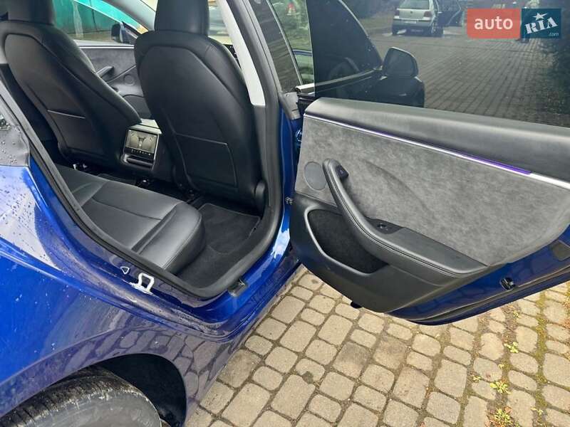 Седан Tesla Model 3 2025 в Львове