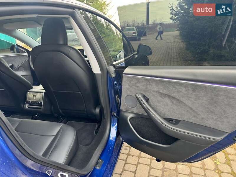 Седан Tesla Model 3 2025 в Львове