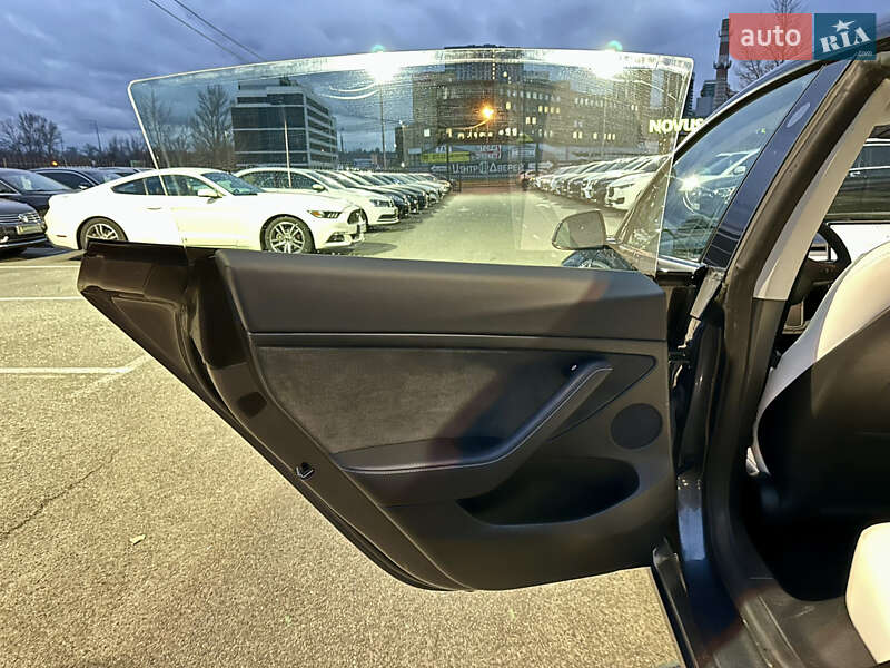 Седан Tesla Model 3 2023 в Киеве