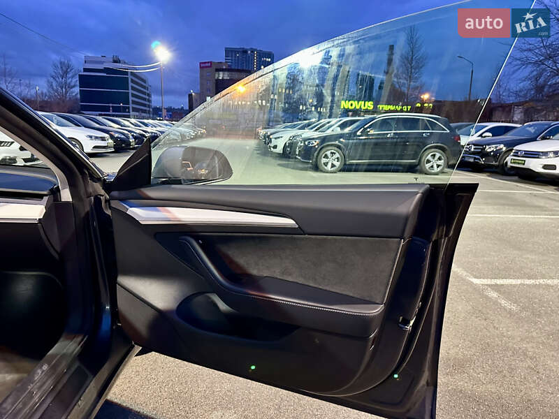 Седан Tesla Model 3 2023 в Киеве