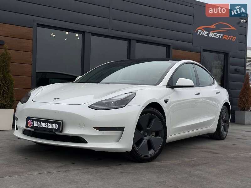 Седан Tesla Model 3 2021 в Ровно