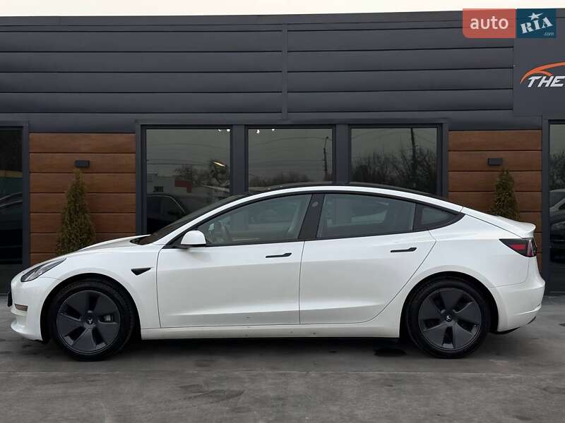 Седан Tesla Model 3 2021 в Ровно