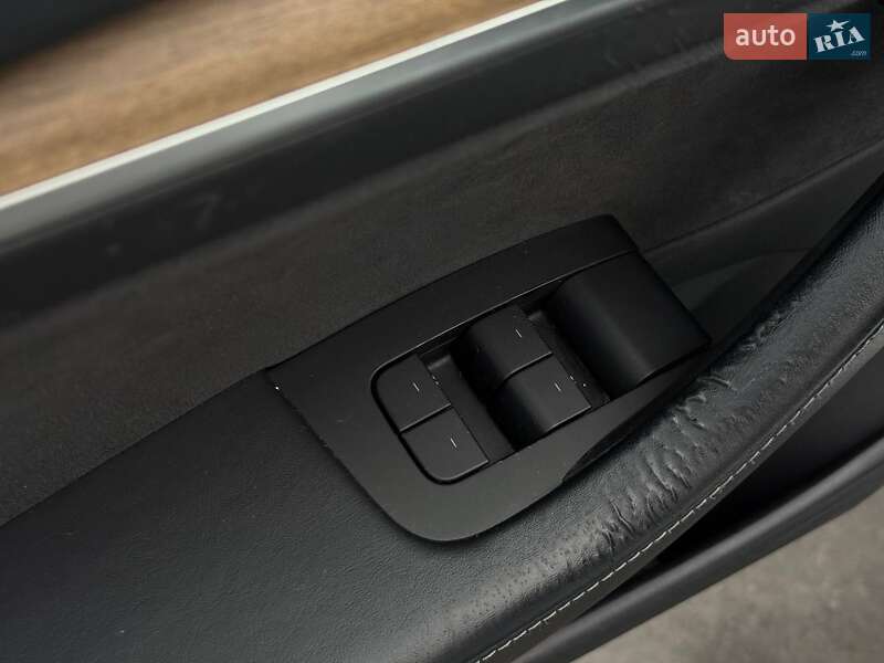 Седан Tesla Model 3 2021 в Ровно