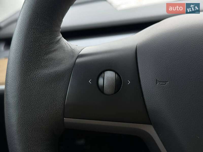 Седан Tesla Model 3 2021 в Ровно