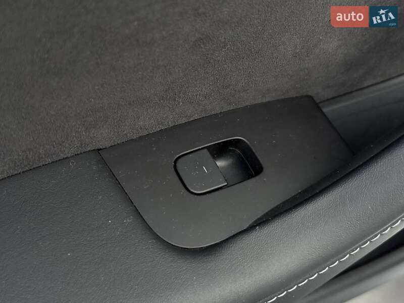 Седан Tesla Model 3 2021 в Ровно