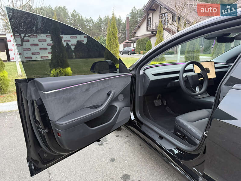 Седан Tesla Model 3 2024 в Киеве