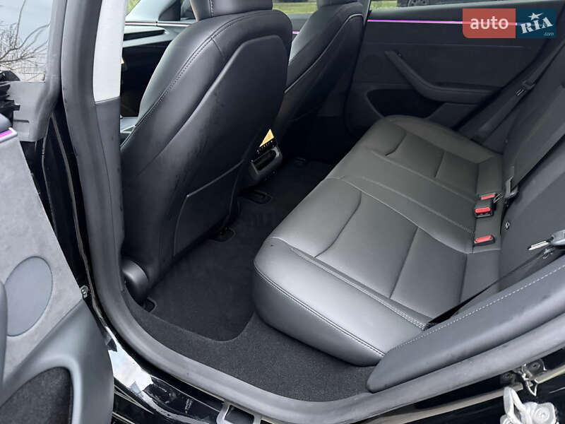 Седан Tesla Model 3 2024 в Киеве