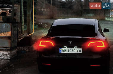 Седан Tesla Model 3 2018 в Кривом Роге