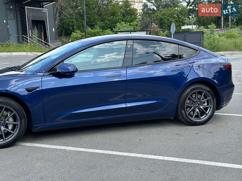 Седан Tesla Model 3 2022 в Києві