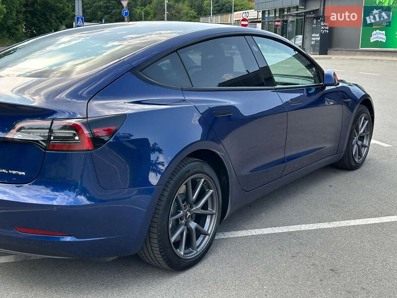 Седан Tesla Model 3 2022 в Києві