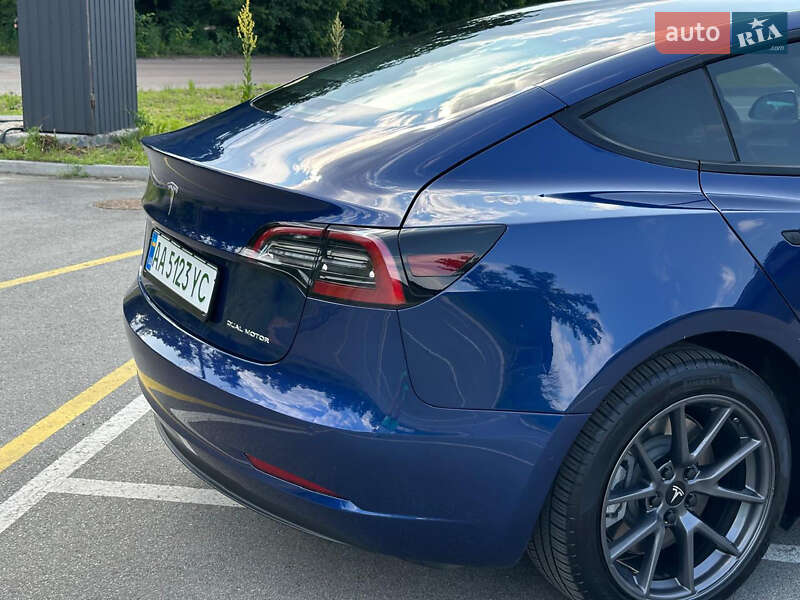 Седан Tesla Model 3 2022 в Києві