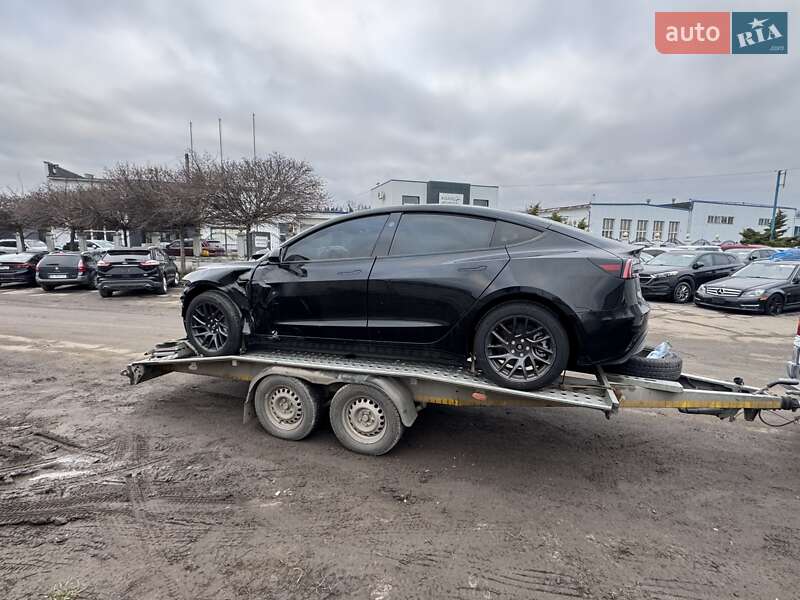 Седан Tesla Model 3 2025 в Сарнах