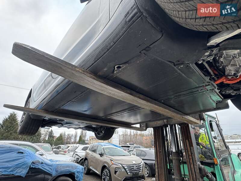 Седан Tesla Model 3 2025 в Сарнах