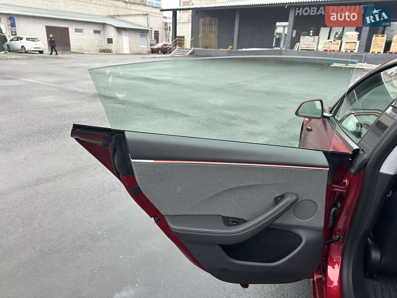Седан Tesla Model 3 2024 в Дніпрі