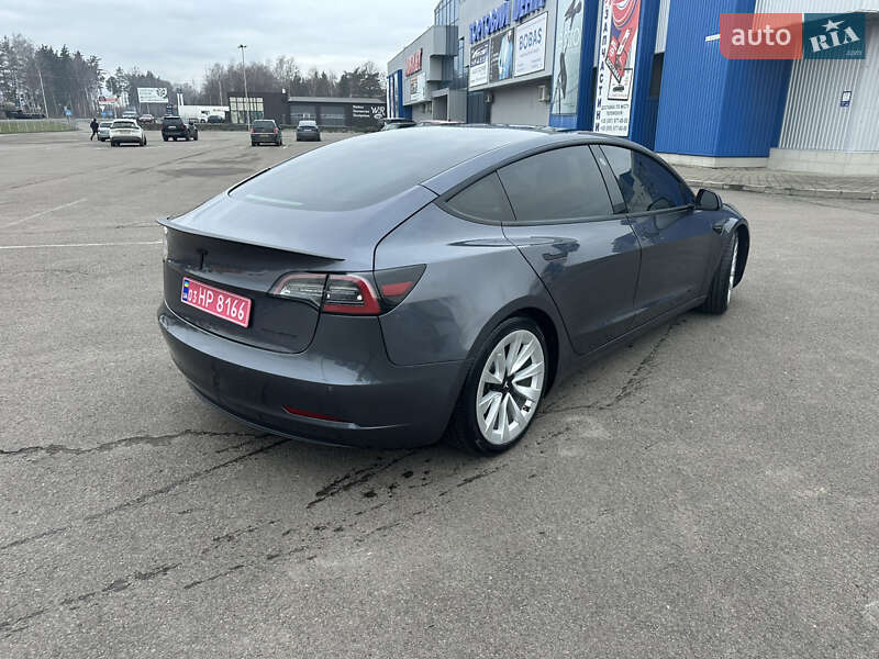 Седан Tesla Model 3 2022 в Киеве