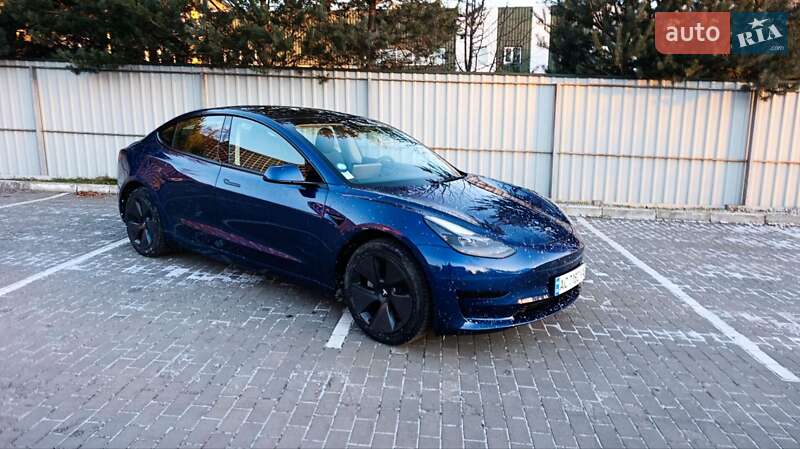 Седан Tesla Model 3 2022 в Луцке