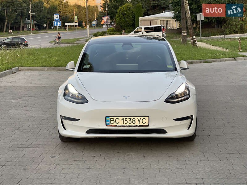 Седан Tesla Model 3 2019 в Новояворовске