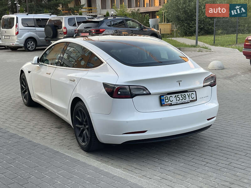 Седан Tesla Model 3 2019 в Новояворовске