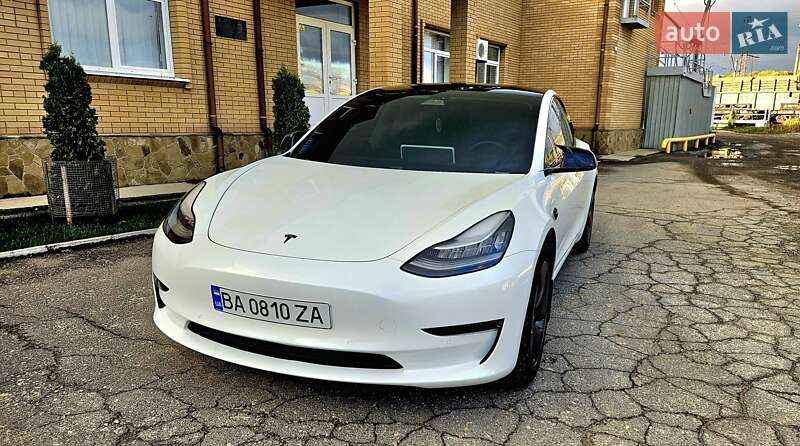 Седан Tesla Model 3 2019 в Знаменке