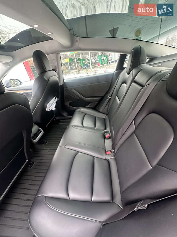 Седан Tesla Model 3 2021 в Вышгороде