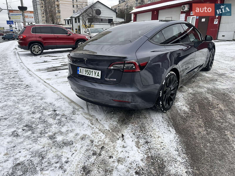 Седан Tesla Model 3 2021 в Вышгороде