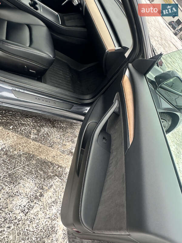 Седан Tesla Model 3 2021 в Вышгороде