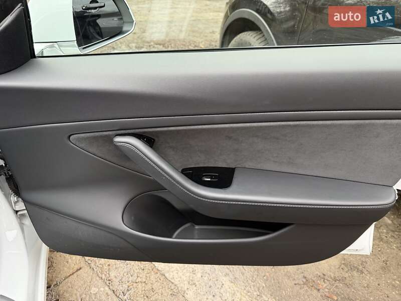 Седан Tesla Model 3 2020 в Киеве