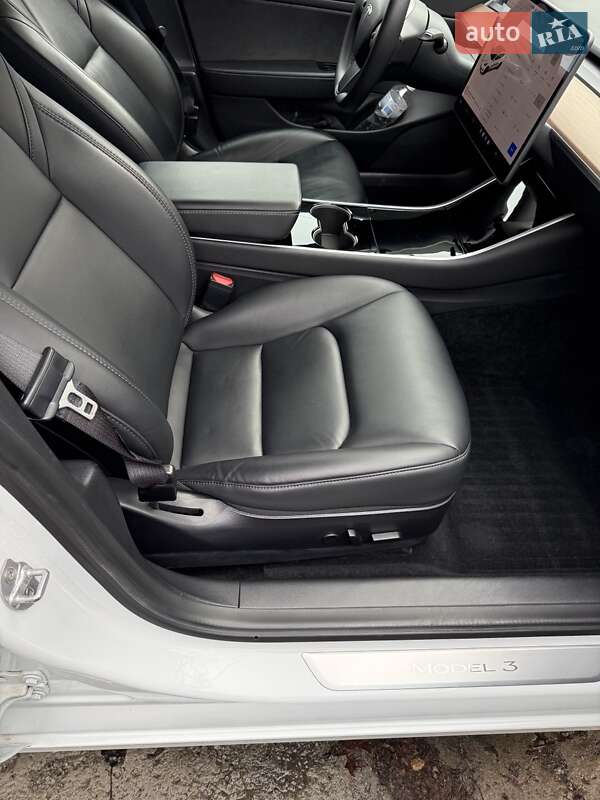 Седан Tesla Model 3 2020 в Киеве