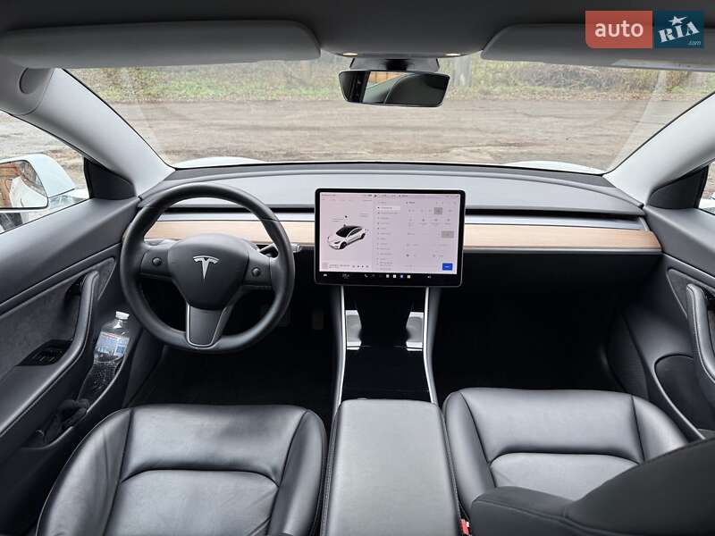 Седан Tesla Model 3 2020 в Киеве