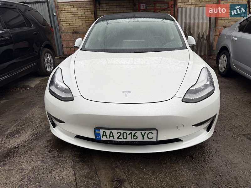 Седан Tesla Model 3 2020 в Киеве