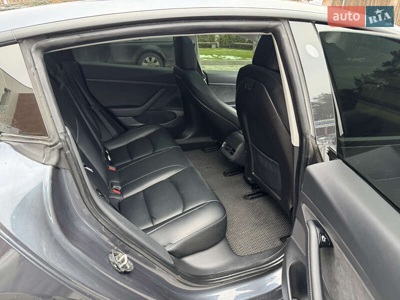 Седан Tesla Model 3 2019 в Києві