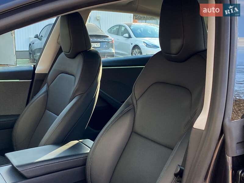 Седан Tesla Model 3 2024 в Києві