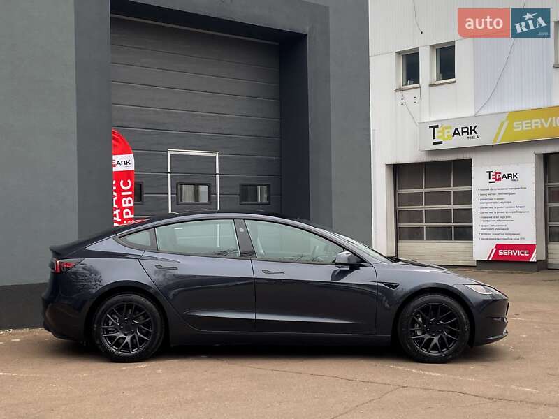 Седан Tesla Model 3 2025 в Киеве