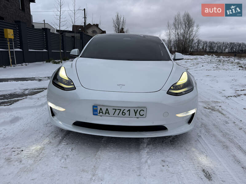 Седан Tesla Model 3 2021 в Киеве