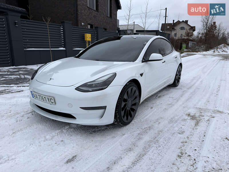 Седан Tesla Model 3 2021 в Киеве